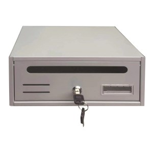 Cassetta postale t.b.t. in metallo argentato con serratura e chiave.