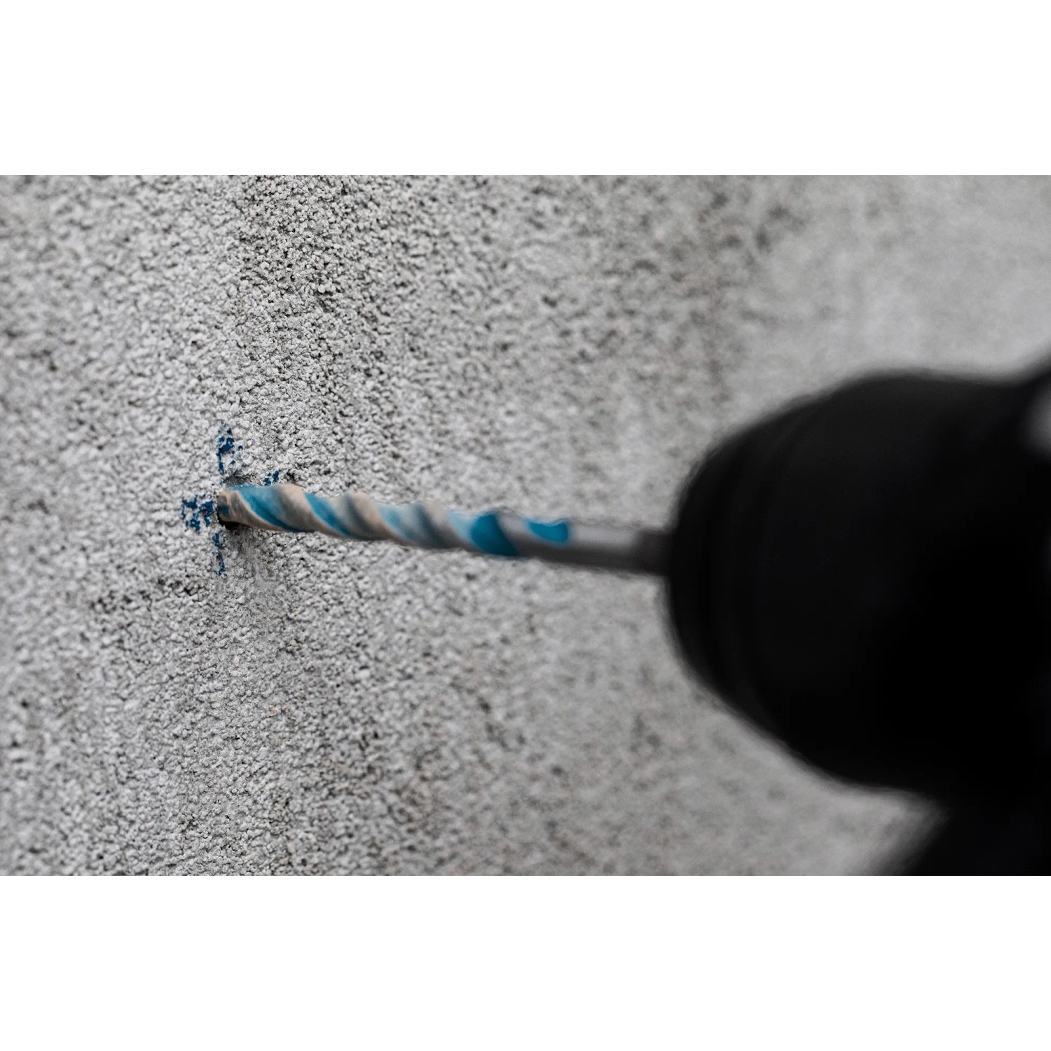 Punta Bosch Expert Multi Construction CYL-9 fora parete in cemento.