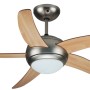 Ventilatore da soffitto con cinque pale in legno e lampada integrata.
