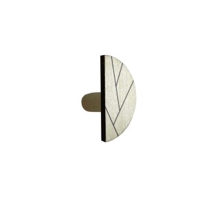 Pomello per mobili t.b.t. in legno, forma semicircolare con motivo.