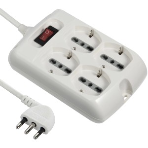 Multipresa bianca t.b.t. con quattro prese e interruttore.