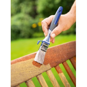 Mano vernicia panca in legno con pennello piatto LUX 40 mm. Pennello con serbatoio per verniciatura.