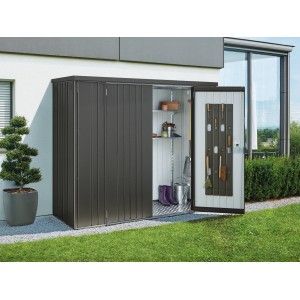 Armadio da giardino Biohort, grigio scuro metallizzato, con ripiani e sistema di organizzazione attrezzi sulla porta.