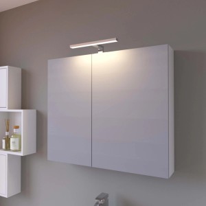 Mobile bagno grigio con specchio e illuminazione.