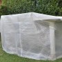 Telo di copertura trasparente t.b.t. per proteggere mobili da giardino o piante.