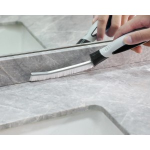 Spazzola multiuso (27,2 cm) pulisce le fughe delle piastrelle in bagno.