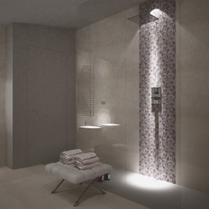 Bagno con parete in piastrelle a mosaico e doccia. t.b.t.