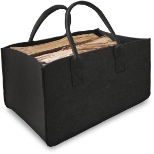 Cesto porta legna in feltro nero t.b.t. pieno di legna. Pratico cesto per legna da ardere con manici.