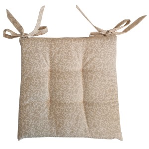 Cuscino per sedia beige con motivo e lacci per una seduta confortevole.