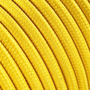 Cavo tessile giallo per lampade, dettaglio.