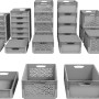 Diverse scatole di stoccaggio grigie Eurobox-System con pareti piene.