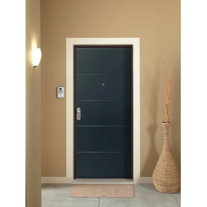 Moderna porta blindata t.b.t. grigia con linee orizzontali e spioncino