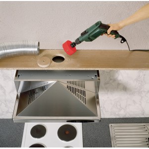 Disco abrasivo LUX 125 mm grana 24 in uso per forare un pannello di legno.