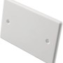 Placca cieca bianca t.b.t. con due viti per installazione elettrica.