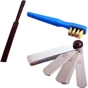 Accessori t.b.t.: Spessimetro, spazzola e lima per accessori auto.