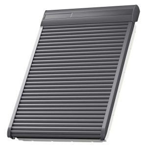 Tapparella solare Velux SSL CK02, grigio scuro, chiusa. Tapparella per finestre da tetto per protezione dal calore e oscuramento.