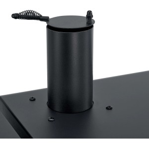 Dettaglio della presa d'aria nera di un barbecue a gas.