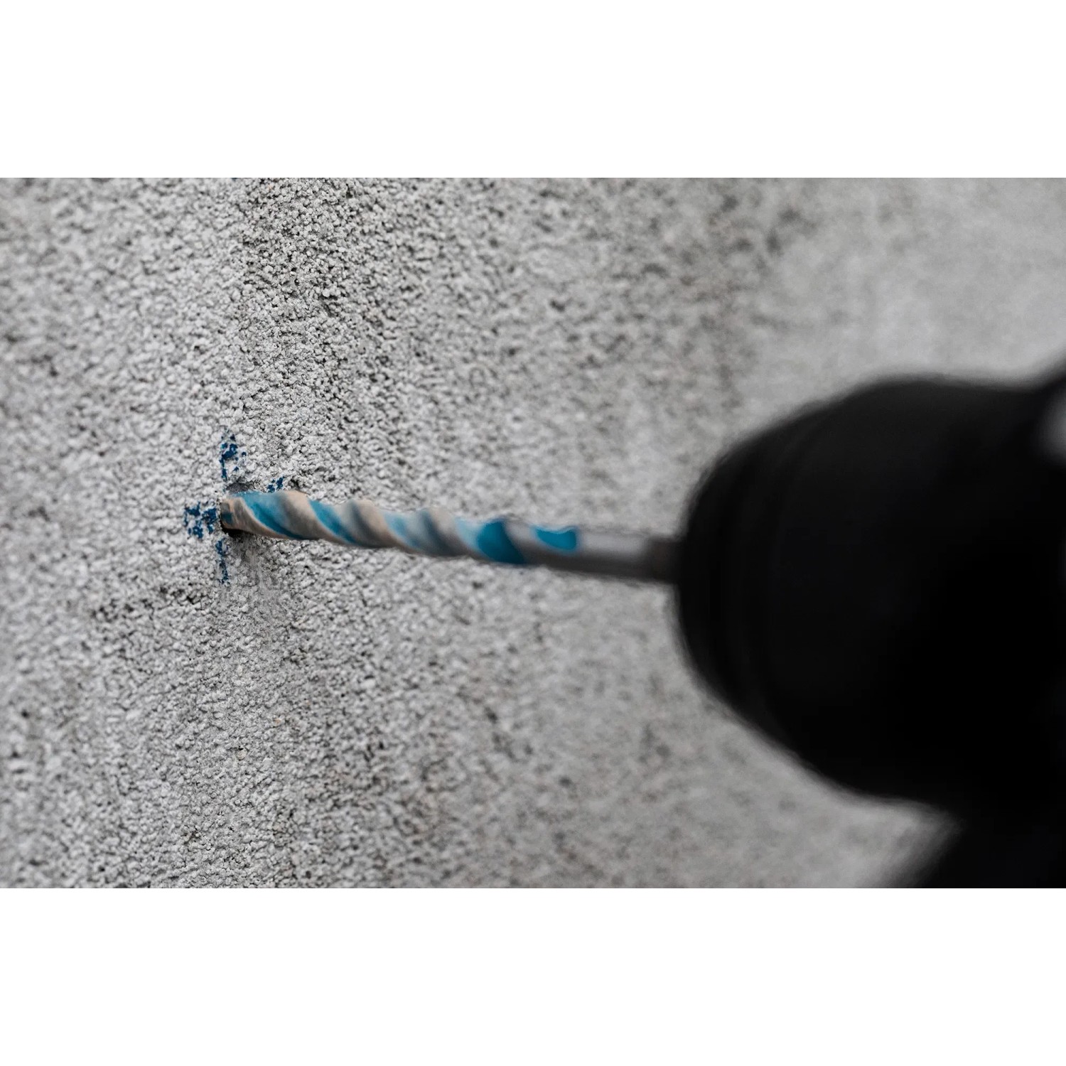 Punta Bosch Expert Multi Construction CYL-9 fora parete in cemento.