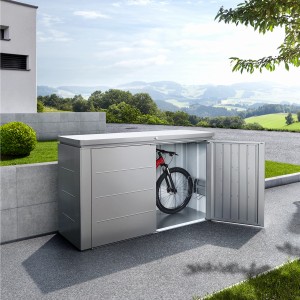 Box da giardino Biohort HighBoard 200 grigio quarzo metallizzato con porta aperta e bicicletta all'interno.
