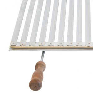 Griglia per barbecue con manico in legno, accessorio per barbecue.