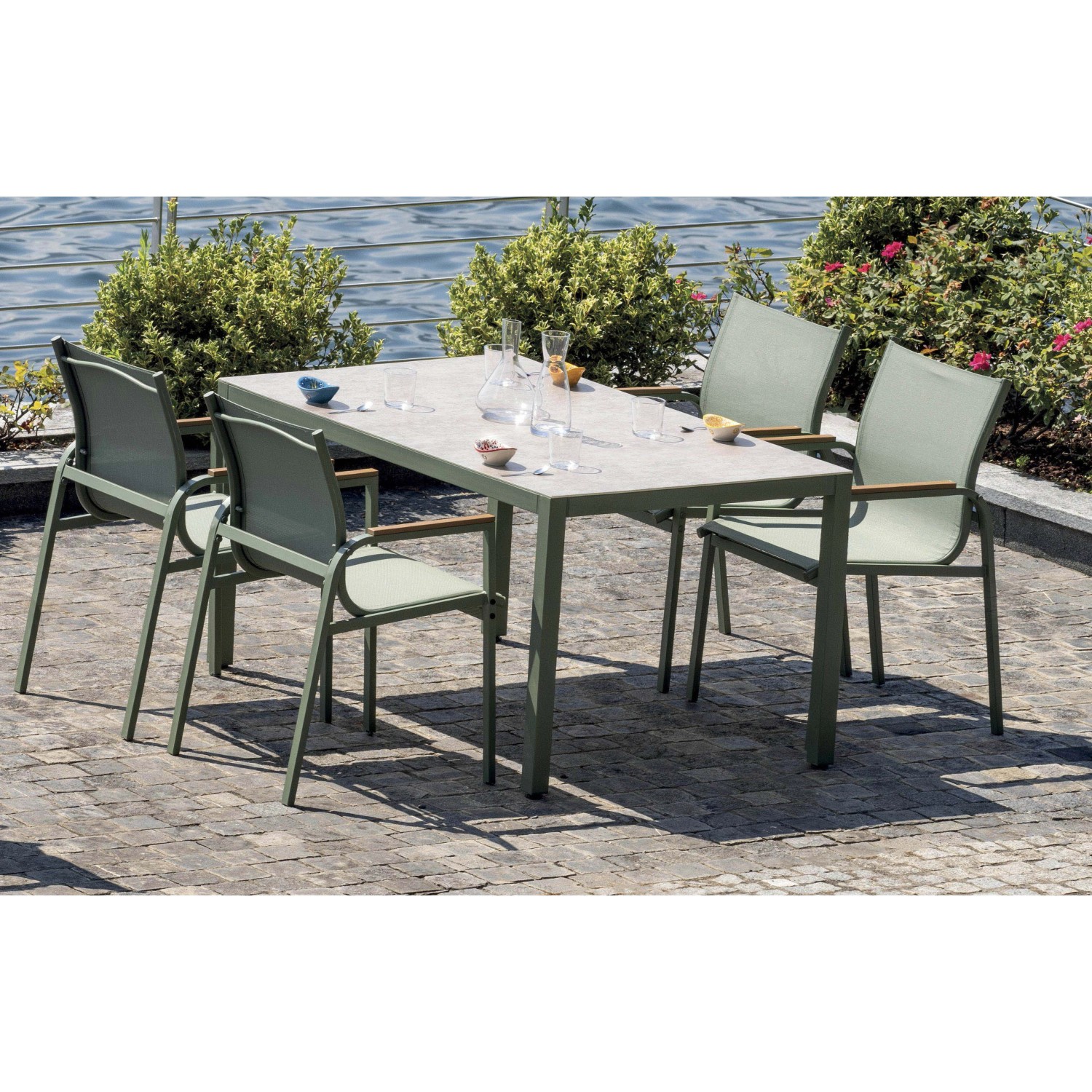 Tavolo e sedie da giardino in polywood verde posti acquista da OBI