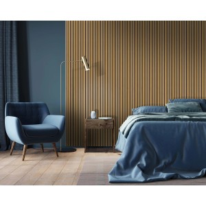 Camera da letto con pannelli fonoassorbenti effetto legno come rivestimento murale.