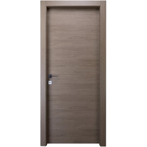 Porta per interni t.b.t. effetto legno con maniglia.