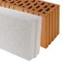 Dettaglio di un mattone e un blocco di cemento cellulare.