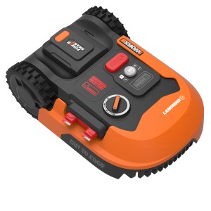 Robot rasaerba Worx Landroid M700 Plus (WR167E) arancione e nero, vista dall'alto.