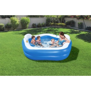 Piscina Family Fun blu 213x206x69 cm con famiglia in giardino.