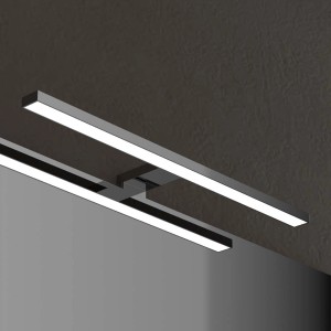 Specchio da parete t.b.t. con illuminazione LED effetto cromo.