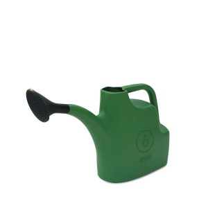 Annaffiatoio verde per giardino e irrigazione piante.