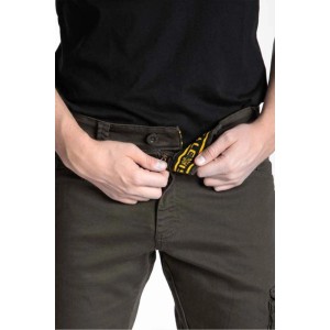 Chiusura pantaloni da lavoro t.b.t. verde oliva. Abbigliamento da lavoro da uomo.