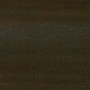Primo piano di legno trattato con impregnante scuro. Protezione legno.