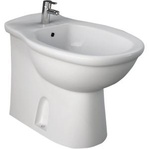 Bidet t.b.t. bianco con rubinetto, vista frontale.