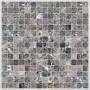 Piastrelle a mosaico nei toni del marrone e del grigio per la decorazione delle pareti.