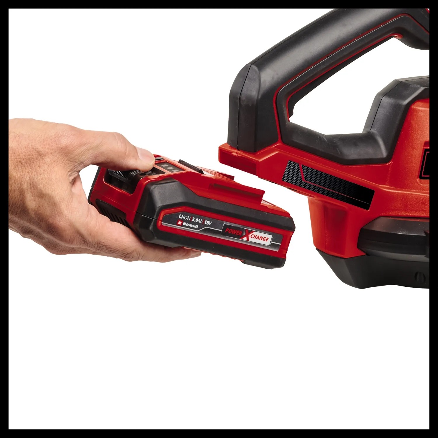 Soffiatore a batteria Einhell GE-UB 18/250 Li E-Solo con batteria Power X-Change inserita.