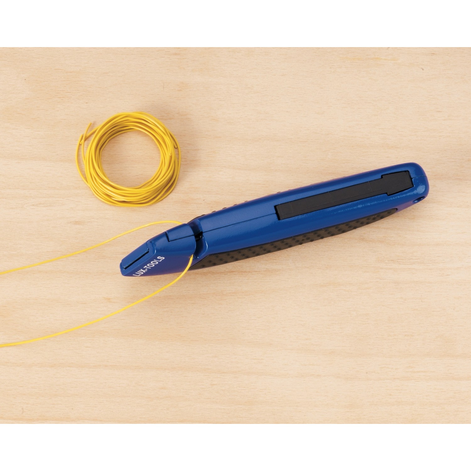 Cutter multiuso LUX Classic blu per bricolage con cavo giallo.