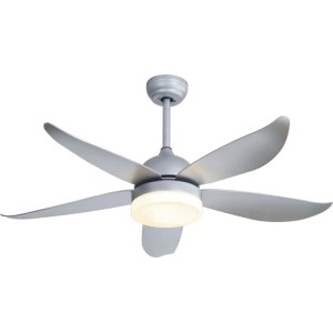Ventilatore da soffitto argentato con cinque pale e luce LED integrata.