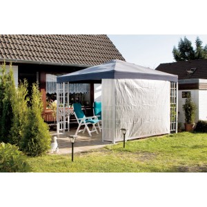 Telone bianco LUX 2x3m come protezione dal vento su gazebo in giardino.