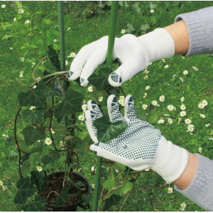 Guanti bianchi LUX in maglia fine taglia 9 con rivestimento verde antiscivolo durante il lavoro in giardino.