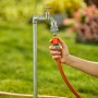 Tubo da giardino collegato a rubinetto con raccordo irrigazione t.b.t.