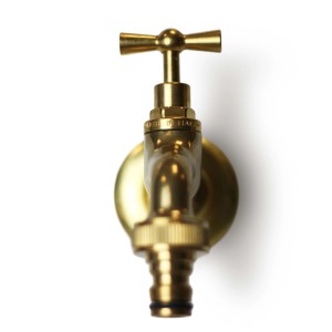 Rubinetto per fontana da giardino t.b.t. color ottone, dettaglio.