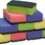 Spugne multicolore (t.b.t.) impilate.