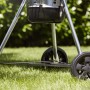 Weber barbecue a carbone Master-Touch Premium E-5770, dettaglio ruote e gambe.