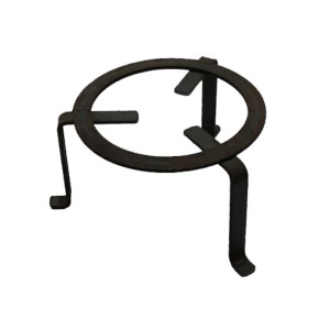 Treppiede in metallo per attrezzi da giardino e macchine per la raccolta.