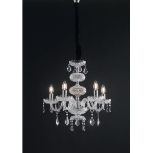 Elegante lampadario di cristallo t.b.t. con cinque luci e dettagli raffinati.