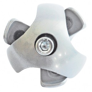 Dettaglio accessorio cucina t.b.t. color argento con vite al centro.