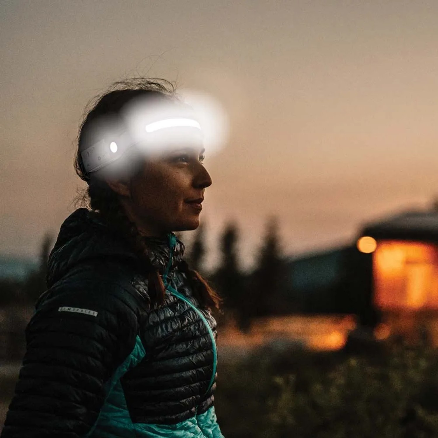 Torcia Frontale LED Ricaricabile Con 4 Modalità, Rotazione 90°, Impermeabile IPX4, 1800 Lumen, Con 2 Batterie 18650 Da 3100 MAh, Per Trekking, Corsa, Officina - 4