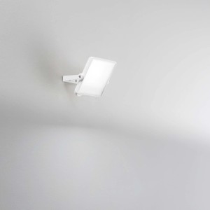 Faro da cantiere a LED t.b.t. bianco montato a parete.